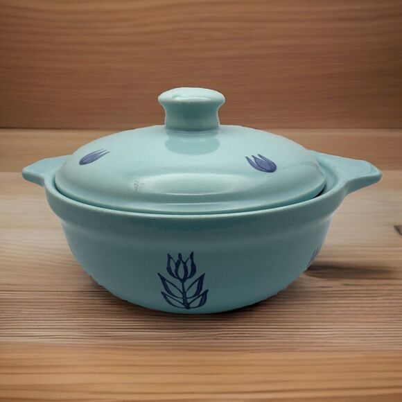 Blue Tulip Vintage Cronin USA  Casserole Bean Pot with Lid Medium 7in Light Blue - Picture 1 of 7